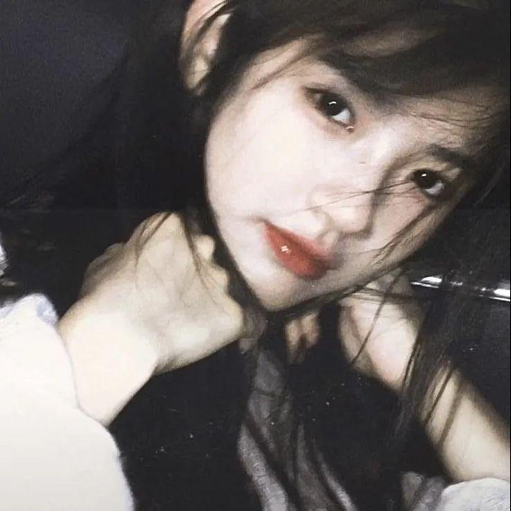 推动摇篮的手
